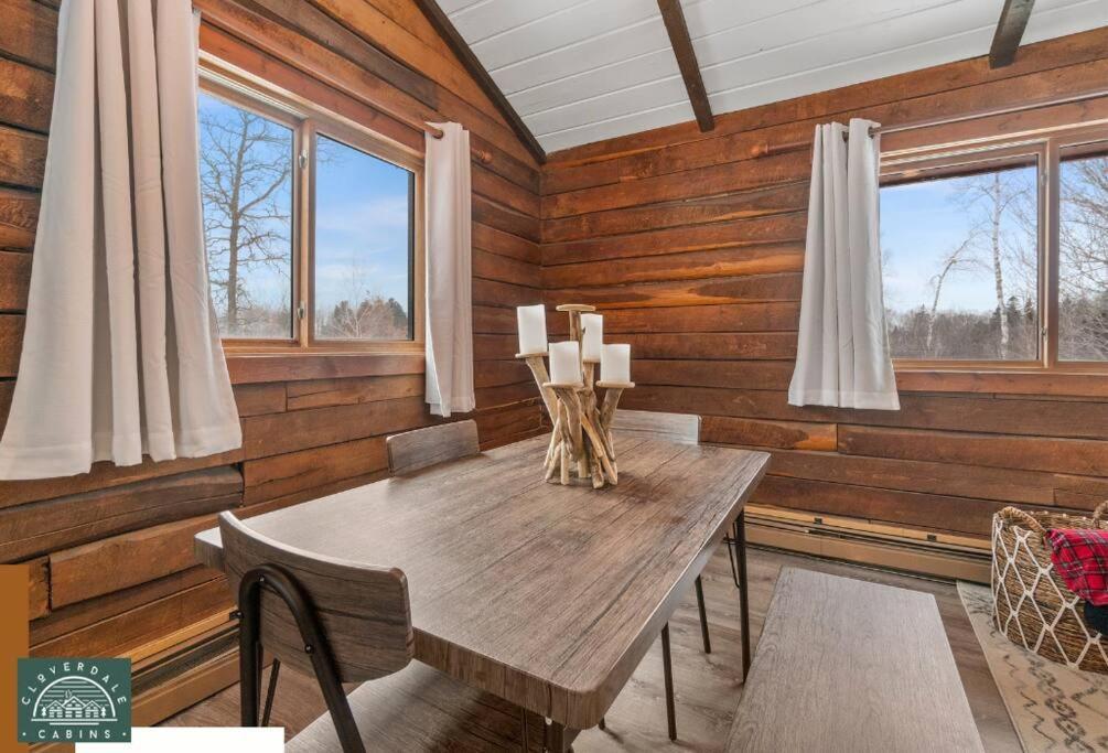 הינקלי Cozy Cabin With Hottub At Cloverdale Cabins מראה חיצוני תמונה