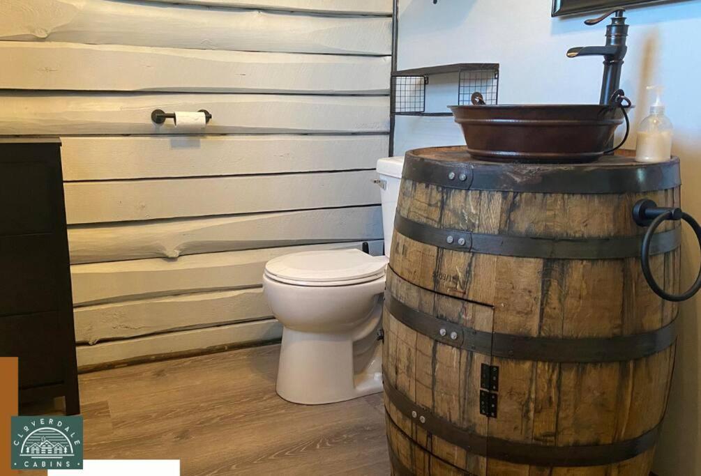 הינקלי Cozy Cabin With Hottub At Cloverdale Cabins מראה חיצוני תמונה