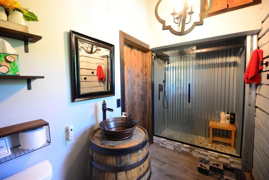 הינקלי Cozy Cabin With Hottub At Cloverdale Cabins מראה חיצוני תמונה