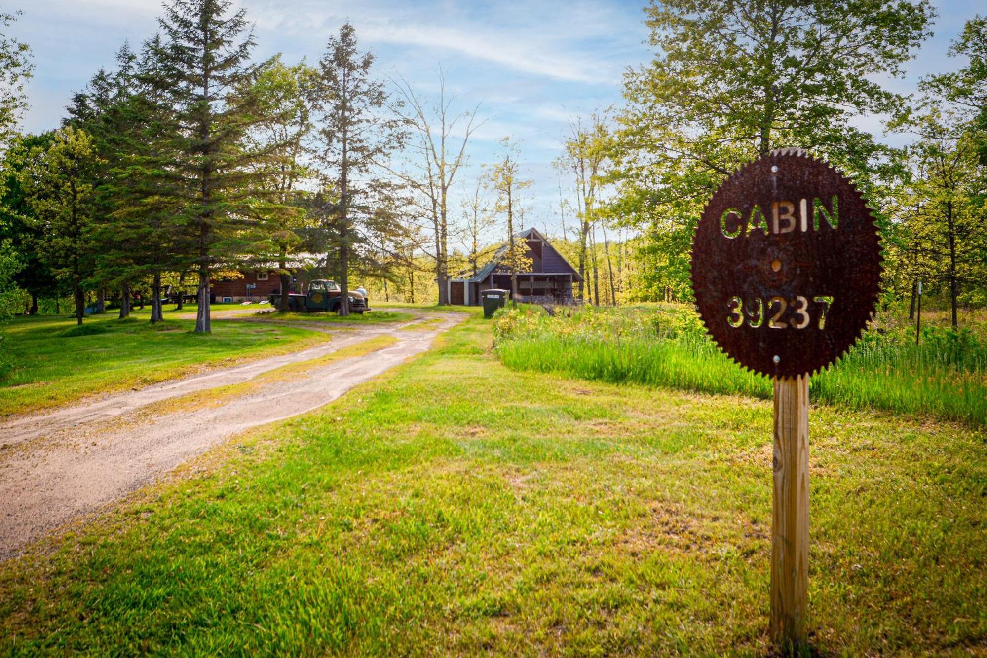 הינקלי Cozy Cabin With Hottub At Cloverdale Cabins מראה חיצוני תמונה