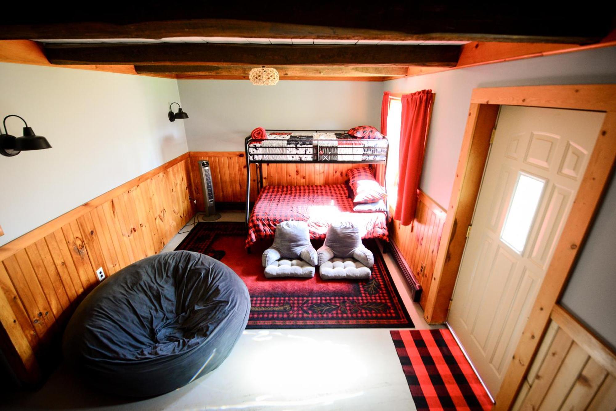 הינקלי Cozy Cabin With Hottub At Cloverdale Cabins מראה חיצוני תמונה